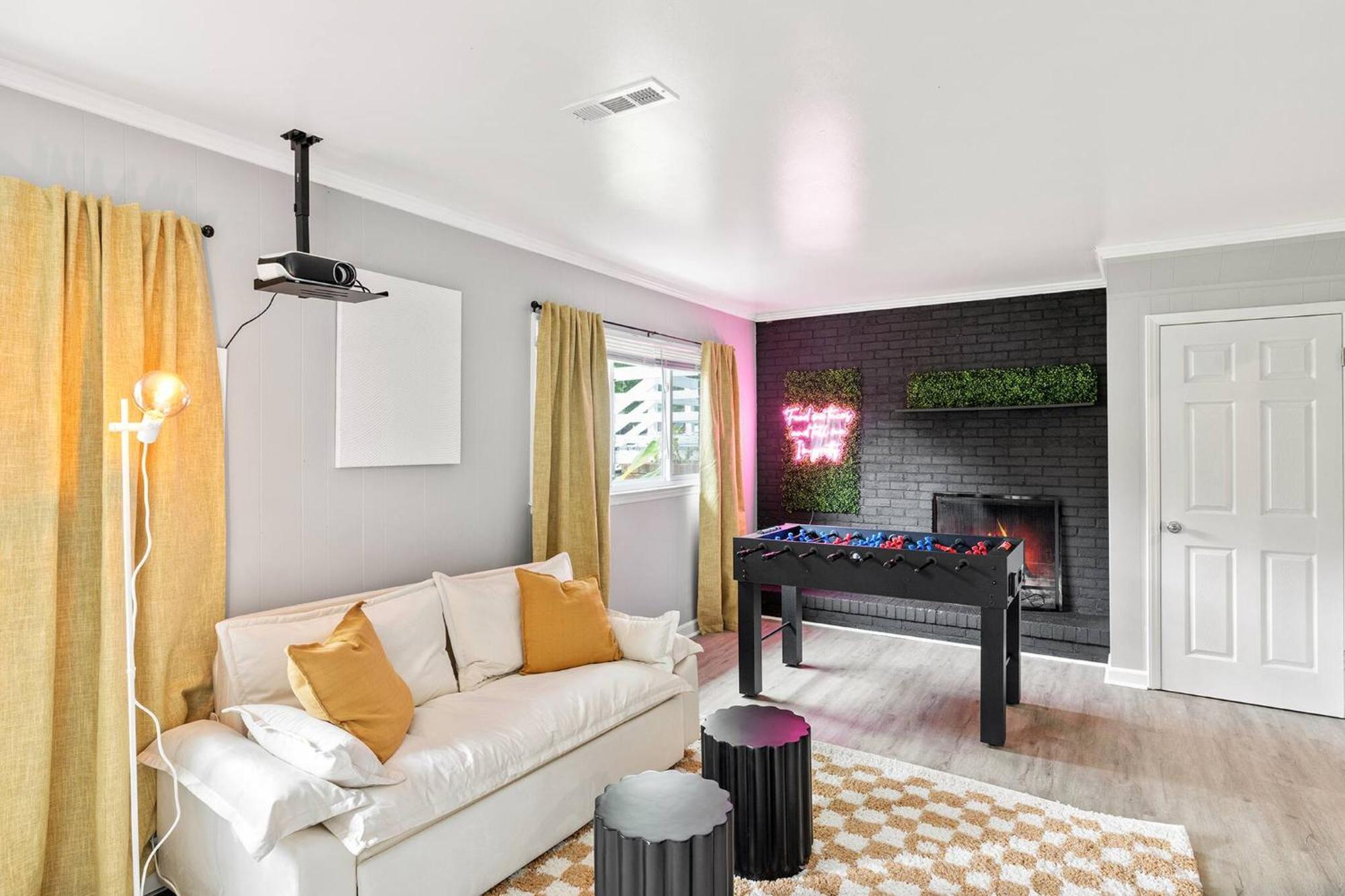 Newly Built 4bd | Cozy W/ Movie & Games Holiday home *
